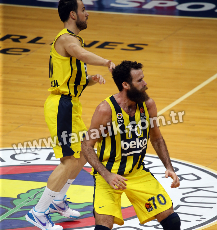 Fenerbahçeden Obradovice 200. maça özel plaket