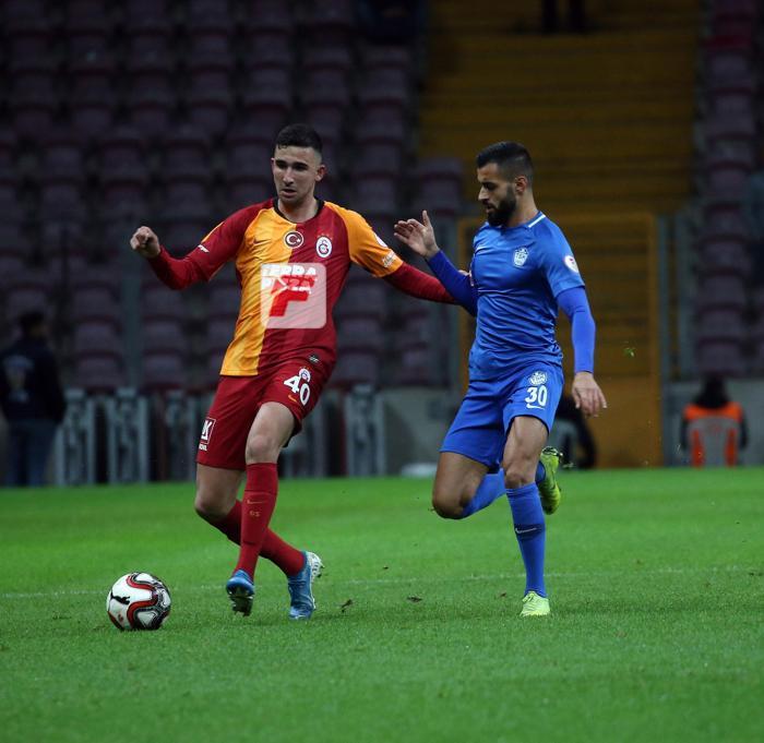Galatasarayın genç yıldızı Emin Bayram alkış topladı