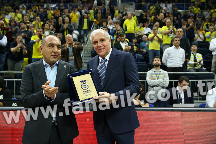 Fenerbahçeden Obradovice 200. maça özel plaket