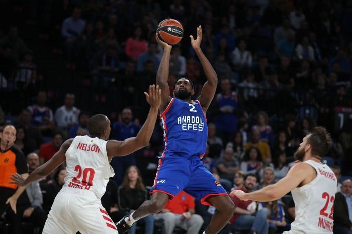Anadolu Efeste Shane Larkinden rekor performans