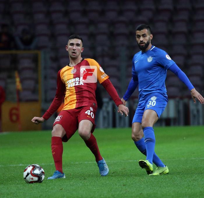 Galatasarayın genç yıldızı Emin Bayram alkış topladı