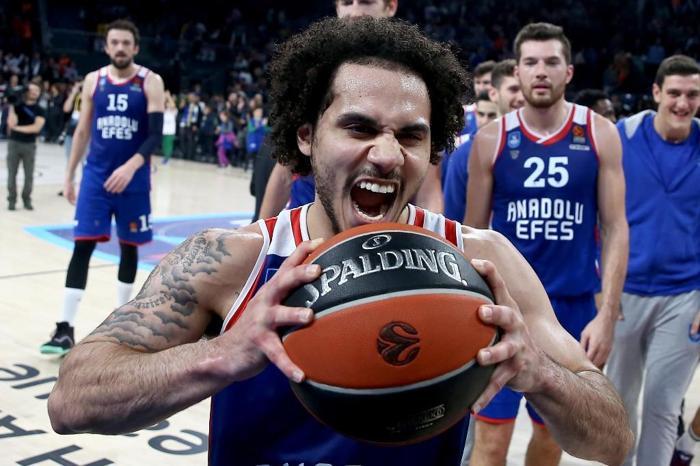 Anadolu Efeste Shane Larkinden rekor performans