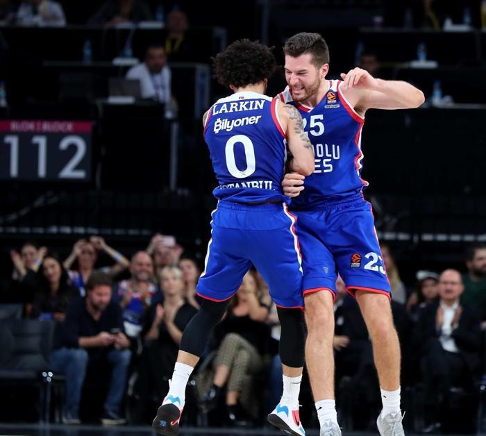 Anadolu Efeste Shane Larkinden rekor performans