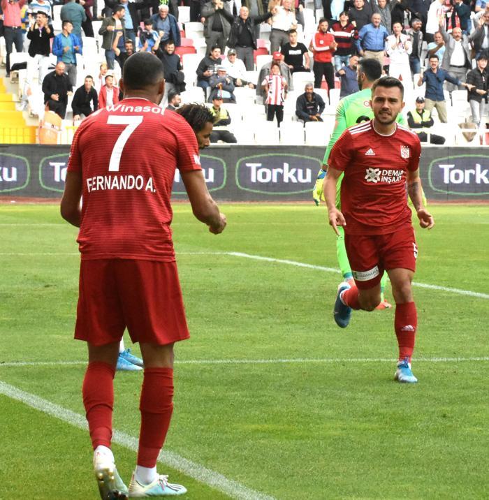 Büyükleri boş geçmiyor