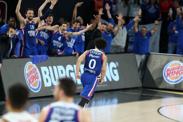Anadolu Efeste Shane Larkinden rekor performans