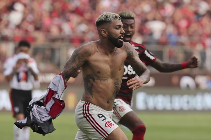 Flamengo taraftarı ile polis arasında çatışma