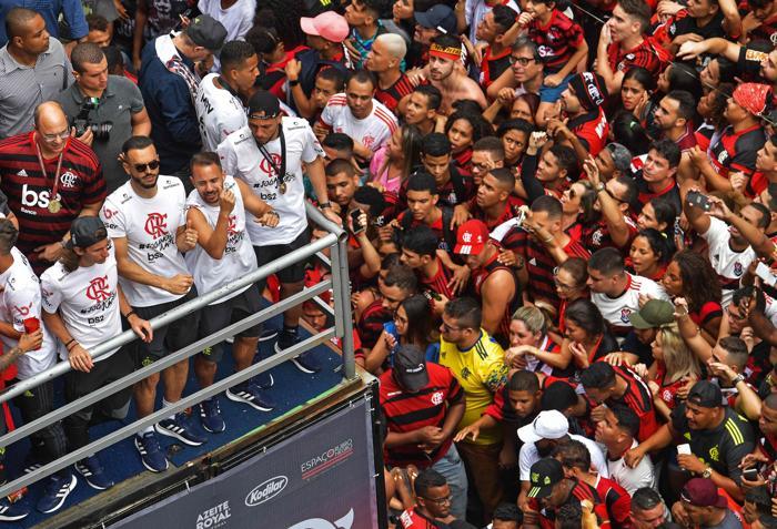 Flamengo taraftarı ile polis arasında çatışma
