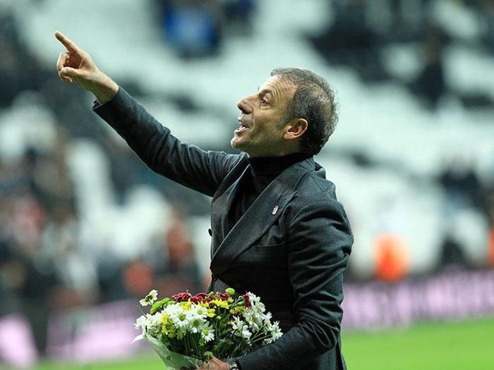 Beşiktaşta 6. hafta: Abdullah Avcı istifa Dün akşam: Yumruk havaya