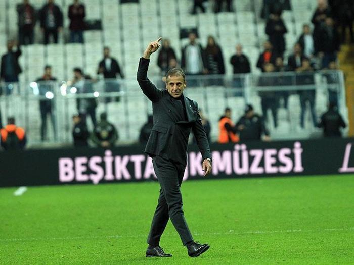 Beşiktaşta 6. hafta: Abdullah Avcı istifa Dün akşam: Yumruk havaya