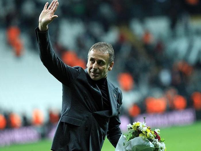 Beşiktaşta 6. hafta: Abdullah Avcı istifa Dün akşam: Yumruk havaya