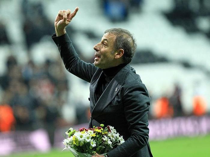 Beşiktaşta 6. hafta: Abdullah Avcı istifa Dün akşam: Yumruk havaya