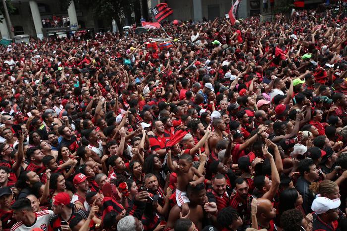 Flamengo taraftarı ile polis arasında çatışma