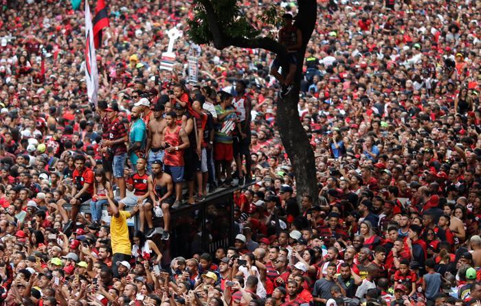 Flamengo taraftarı ile polis arasında çatışma