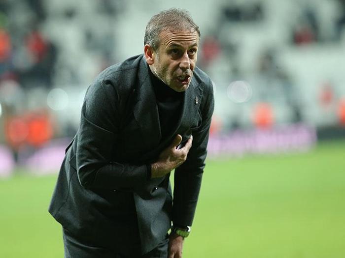 Beşiktaşta 6. hafta: Abdullah Avcı istifa Dün akşam: Yumruk havaya