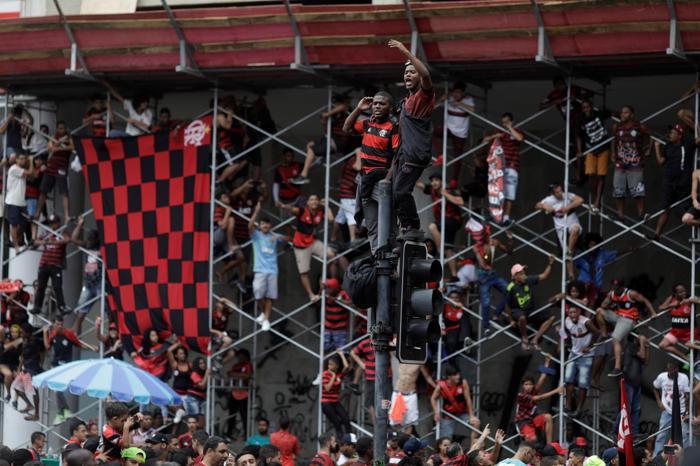 Flamengo taraftarı ile polis arasında çatışma