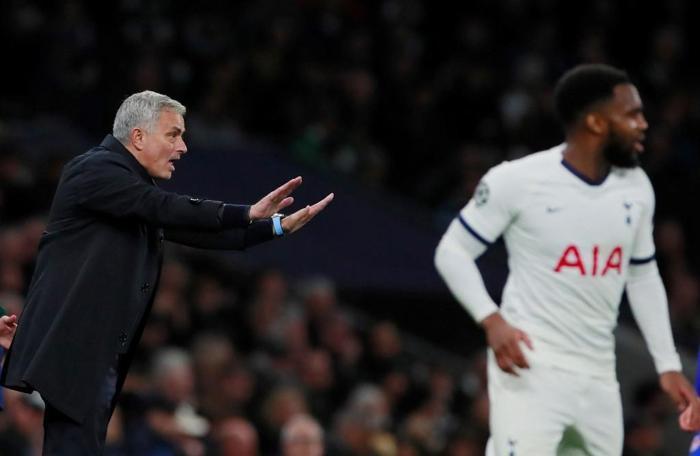 Jose Mourinhodan top toplayıcı çocuğa övgü