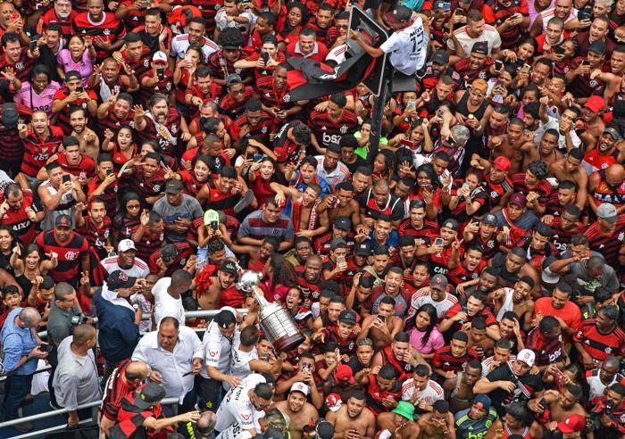 Flamengo taraftarı ile polis arasında çatışma