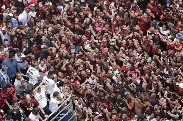 Flamengo taraftarı ile polis arasında çatışma