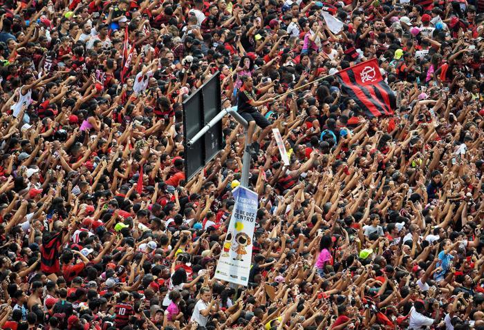 Flamengo taraftarı ile polis arasında çatışma