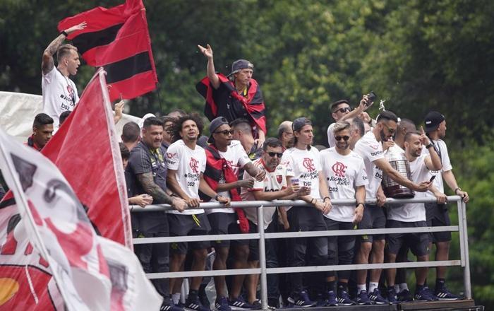 Flamengo taraftarı ile polis arasında çatışma