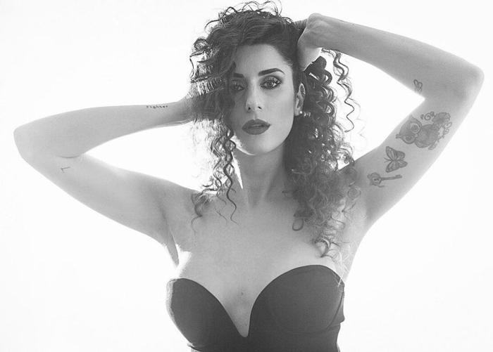 Ünlü basketbolcu Valentina Vignali, çırılçıplak soyunup poz verdi beğeni butonu çöktü