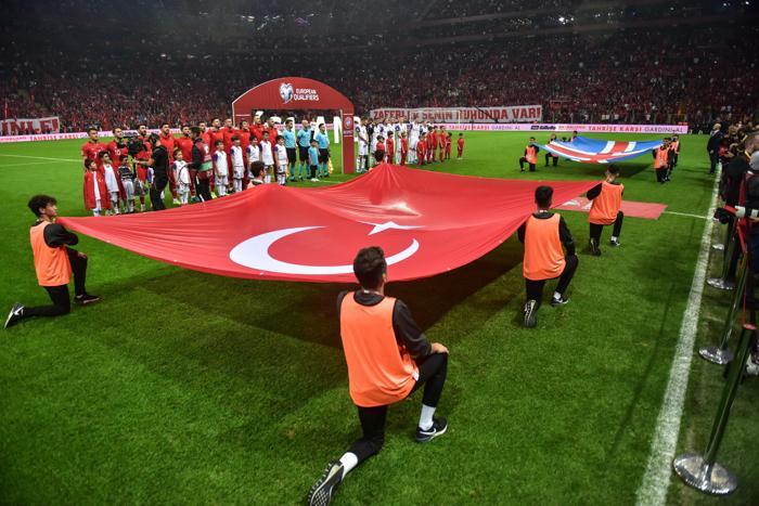 Fanatik yazarlarının Türkiye - İzlanda maçı yorumları