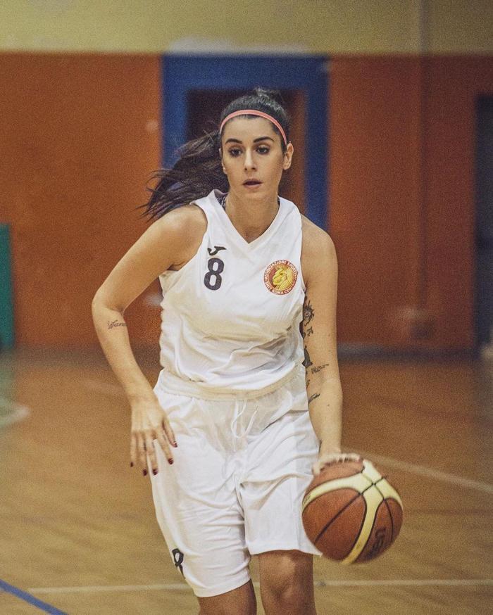 Ünlü basketbolcu Valentina Vignali, çırılçıplak soyunup poz verdi beğeni butonu çöktü