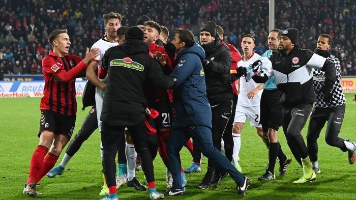 Almanya Bundesligada ortalık karıştı Kavga çıktı