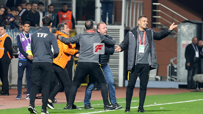 Sergen Yalçın çılgına döndü, kimse tutamadı İşte o anlar...