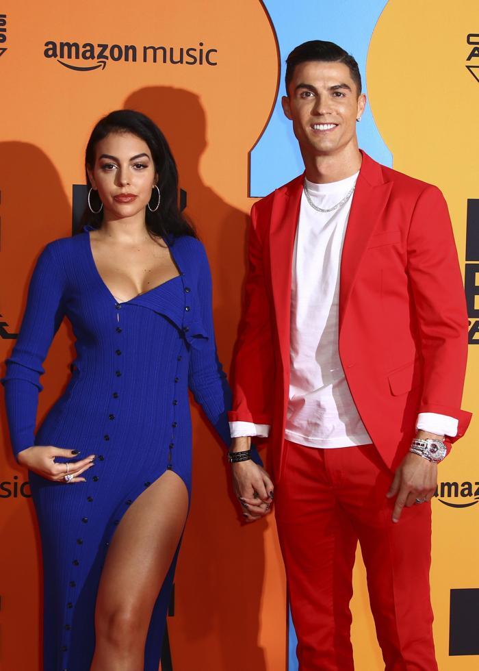 MTV EMA Ödül gecesi kıyafetleri dikkat çekti