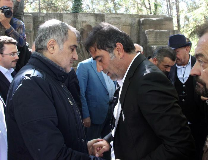 Trabzonsporun hocası Ünal Karamanın annesi son yolculuğuna uğurlandı