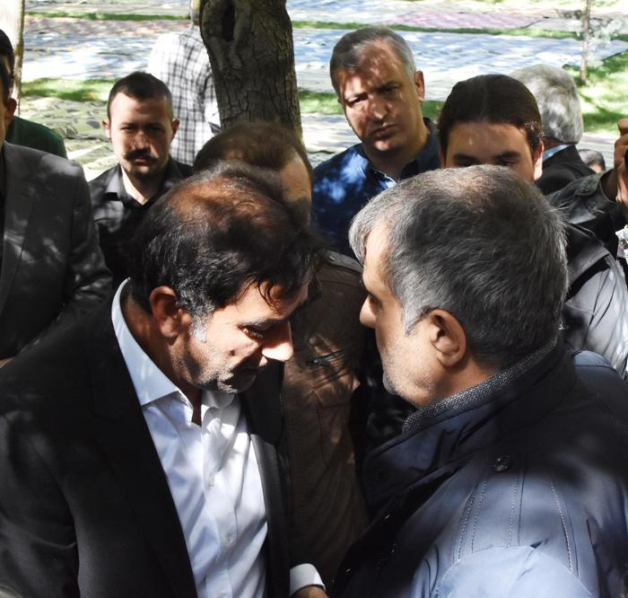 Trabzonsporun hocası Ünal Karamanın annesi son yolculuğuna uğurlandı