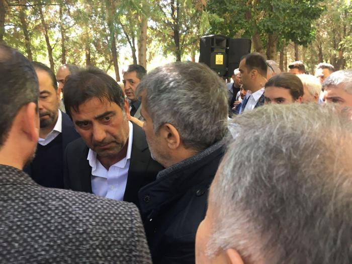 Trabzonsporun hocası Ünal Karamanın annesi son yolculuğuna uğurlandı