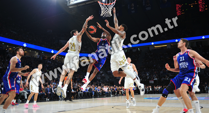 Anadolu Efes - Real Madrid maçından ekrana yansımayanlar