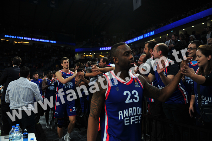 Anadolu Efes - Real Madrid maçından ekrana yansımayanlar
