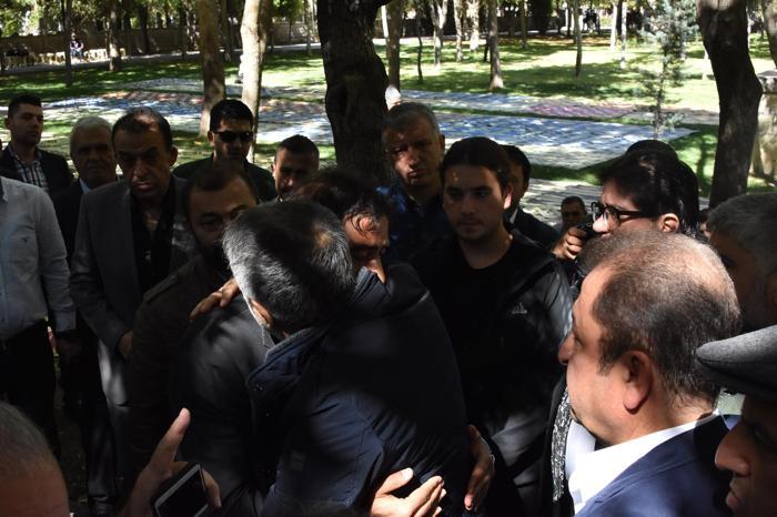 Trabzonsporun hocası Ünal Karamanın annesi son yolculuğuna uğurlandı