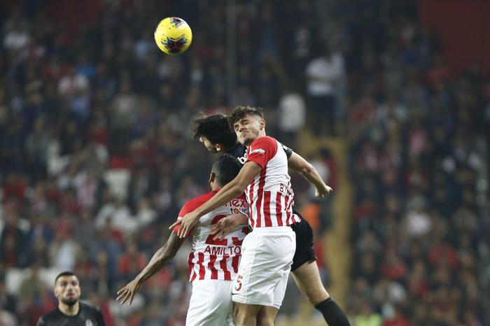 Fanatik yazarlarının Antalyaspor - Beşiktaş maçı yorumları
