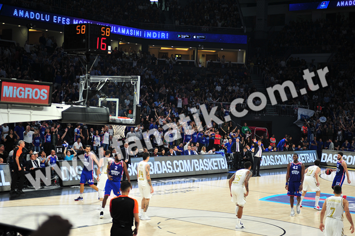 Anadolu Efes - Real Madrid maçından ekrana yansımayanlar