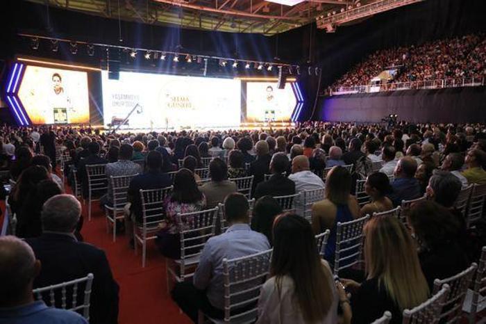 56ıncı Altın Portakalda kırmızı halıda şıklık yarışı
