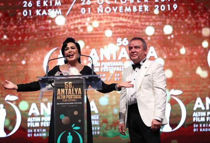 56ıncı Altın Portakalda kırmızı halıda şıklık yarışı