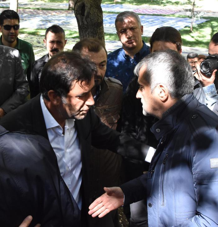 Trabzonsporun hocası Ünal Karamanın annesi son yolculuğuna uğurlandı