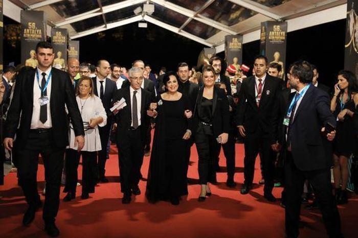 56ıncı Altın Portakalda kırmızı halıda şıklık yarışı