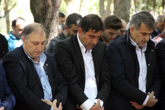 Trabzonsporun hocası Ünal Karamanın annesi son yolculuğuna uğurlandı