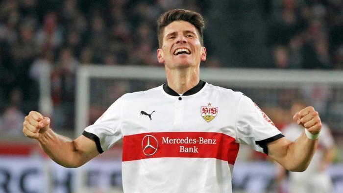Beşiktaşın eski golcüsü Mario Gomez azmiyle takdir topladı