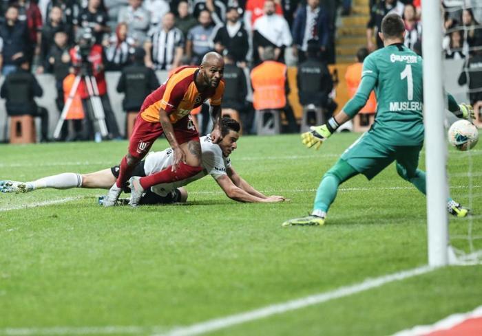 Fanatik yazarlarının Beşiktaş - Galatasaray maçı yorumları
