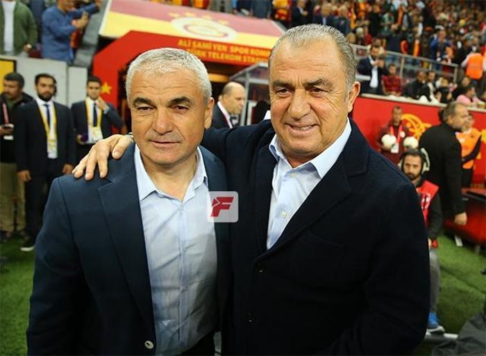 Galatasaray - Sivasspor maçında tribünlerin konuştuğu güzel