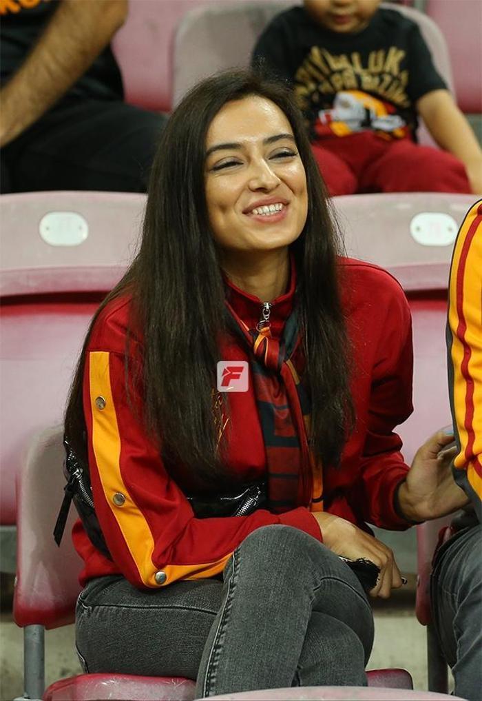 Galatasaray - Sivasspor maçında tribünlerin konuştuğu güzel