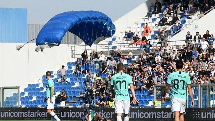 Sassuolo-Inter maçında paraşütçü sürprizi