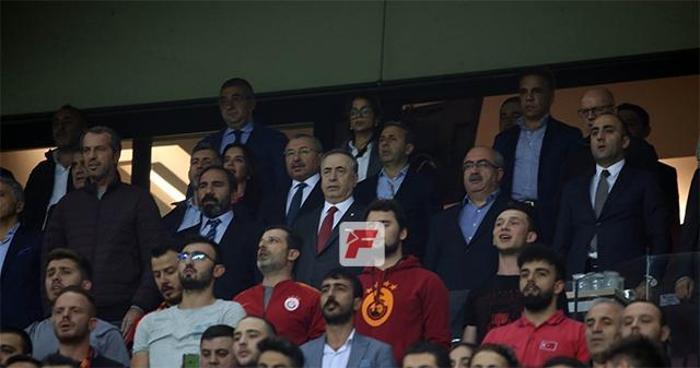 Galatasaray - Sivasspor maçında tribünlerin konuştuğu güzel