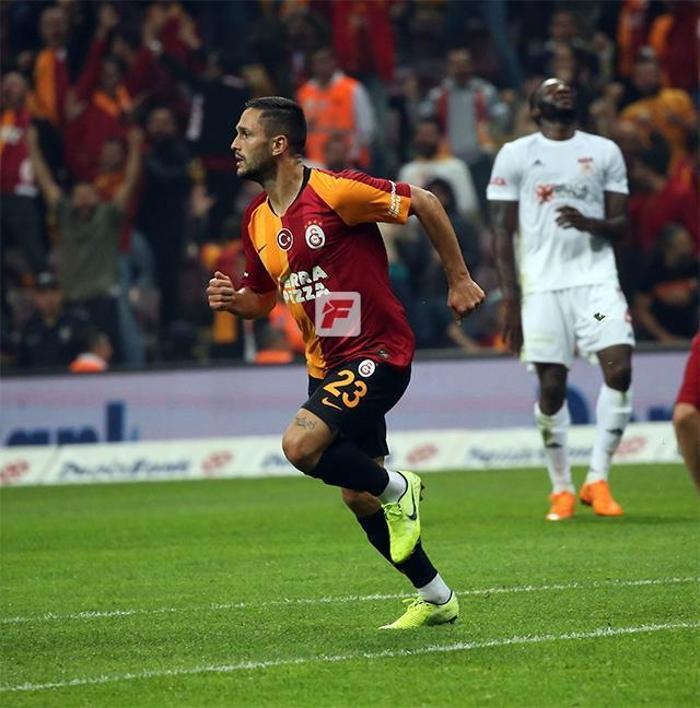 Galatasaray - Sivasspor maçında tribünlerin konuştuğu güzel